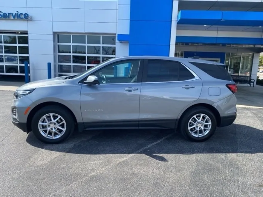 2024 Chevrolet Equinox LT photo 1