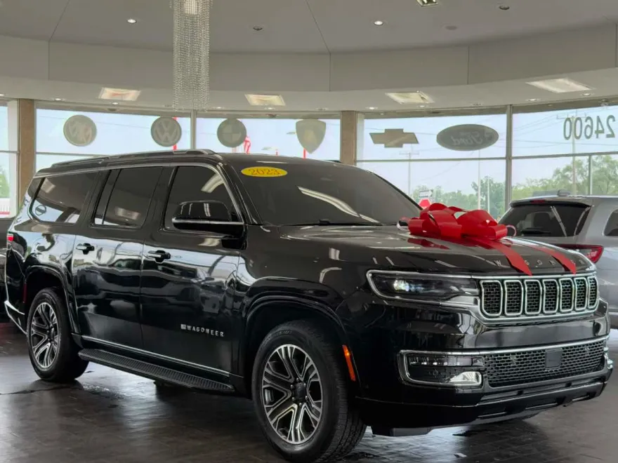 2023 Jeep Wagoneer L Series II photo 1