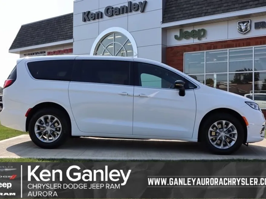 2026 Chrysler Pacifica photo 1