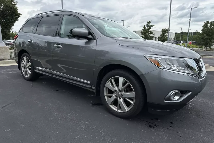 2016 Nissan Pathfinder Platinum photo 1