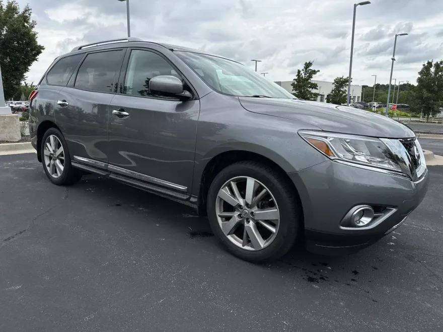 2016 Nissan Pathfinder Platinum photo 1