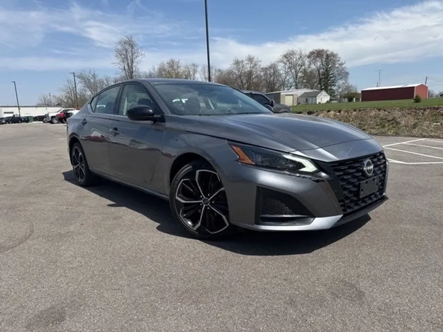 2023 Nissan Altima 2.5 SR photo 1