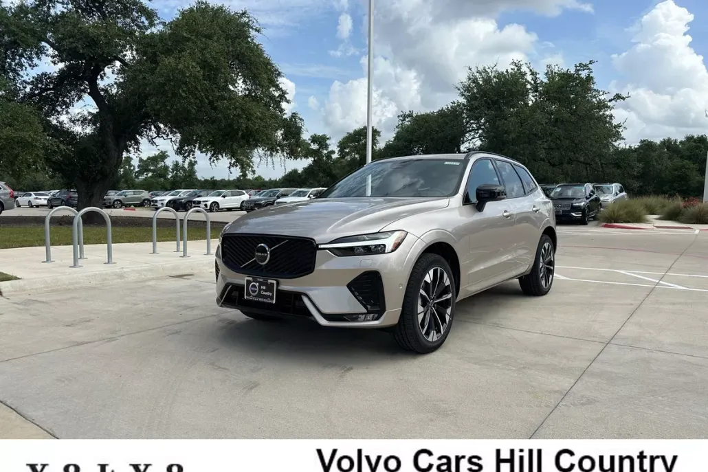 2026 Volvo XC60 B5 Plus photo 1