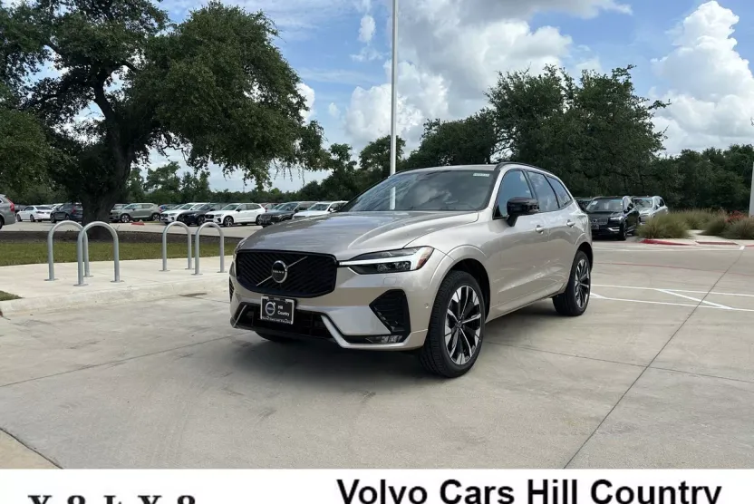 2026 Volvo XC60 B5 Plus photo 1