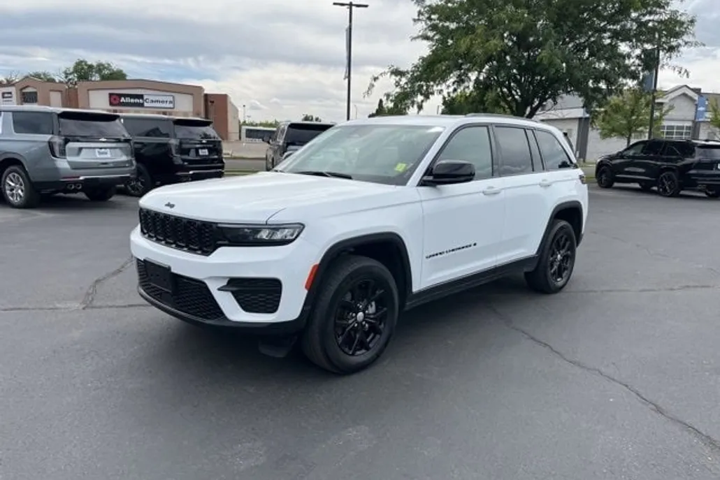 2024 Jeep Grand Cherokee Laredo Altitude X photo 1