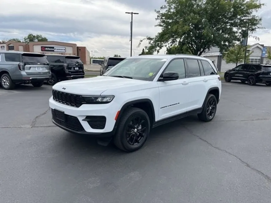 2024 Jeep Grand Cherokee Laredo Altitude X photo 1