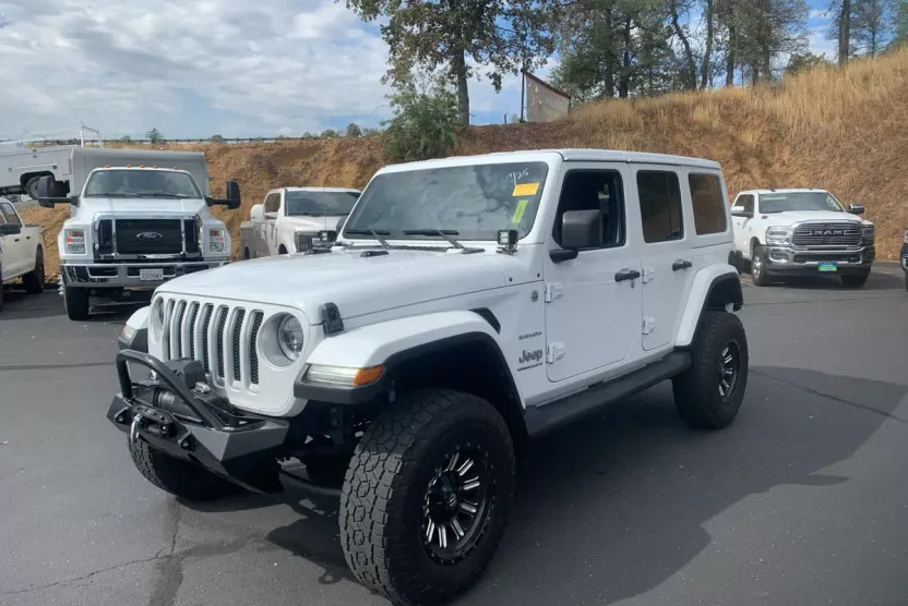 2023 Jeep Wrangler Sahara photo 1