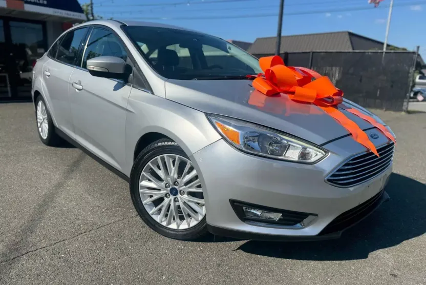 2018 Ford Focus Titanium Sedan photo 1