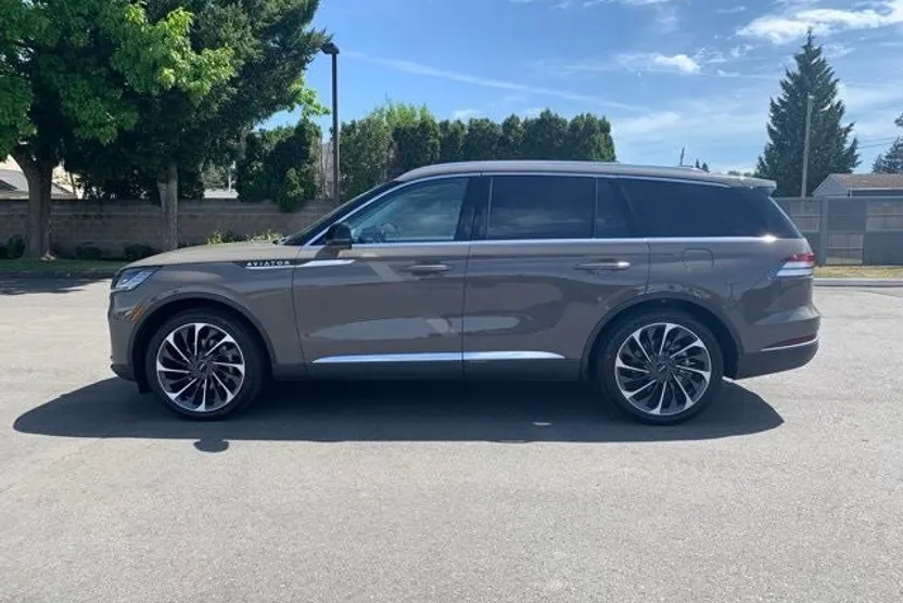 2025 Lincoln Aviator Reserve photo 1