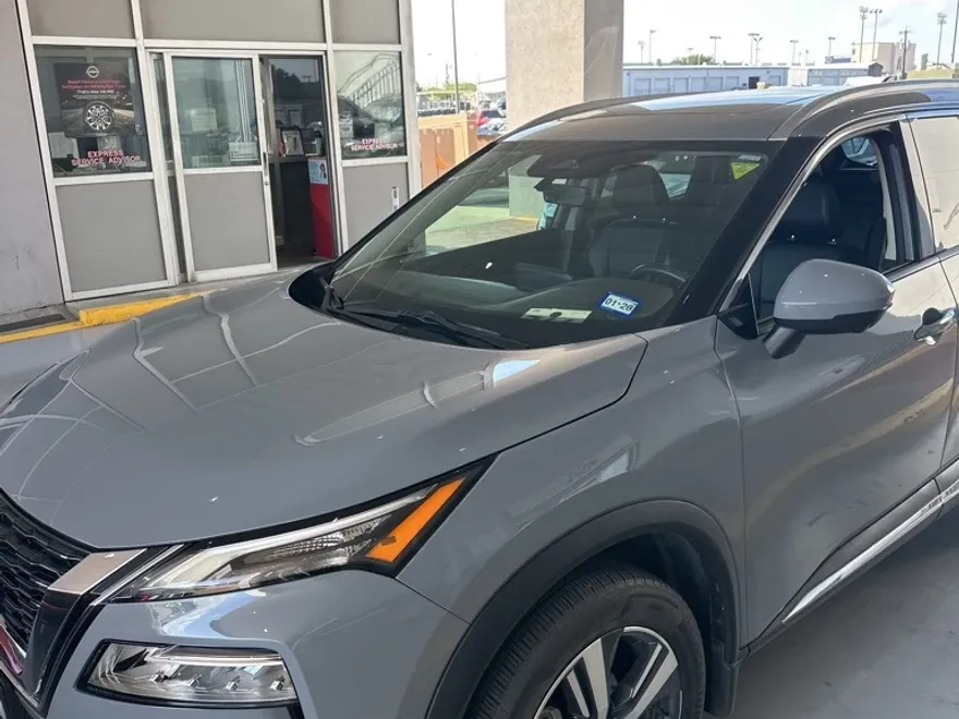 2023 Nissan Rogue SL photo 1