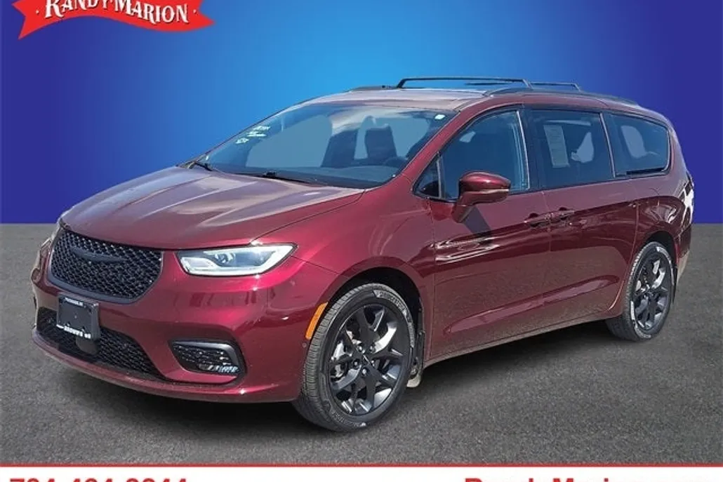 2022 Chrysler Pacifica Touring L photo 1