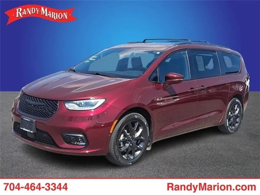 2022 Chrysler Pacifica Touring L photo 1