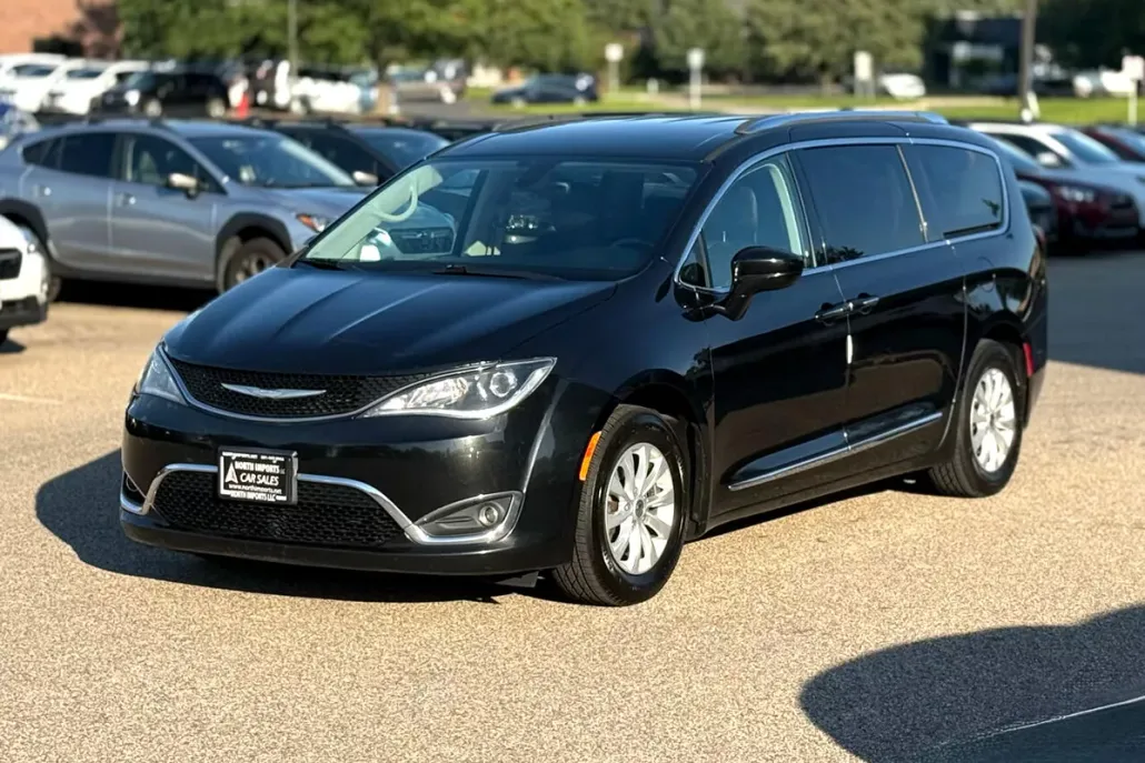 2018 Chrysler Pacifica Touring L photo 1