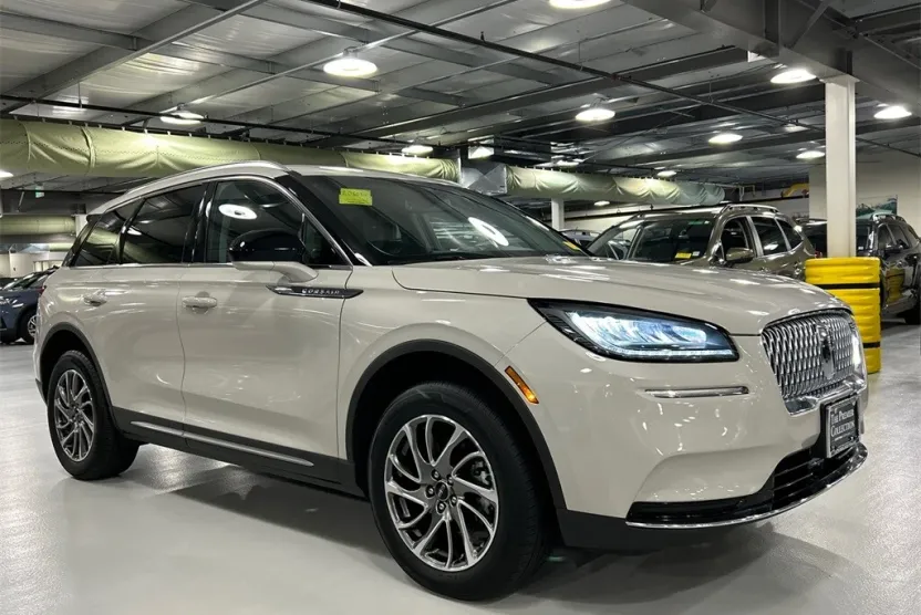 2022 Lincoln Corsair Standard photo 1