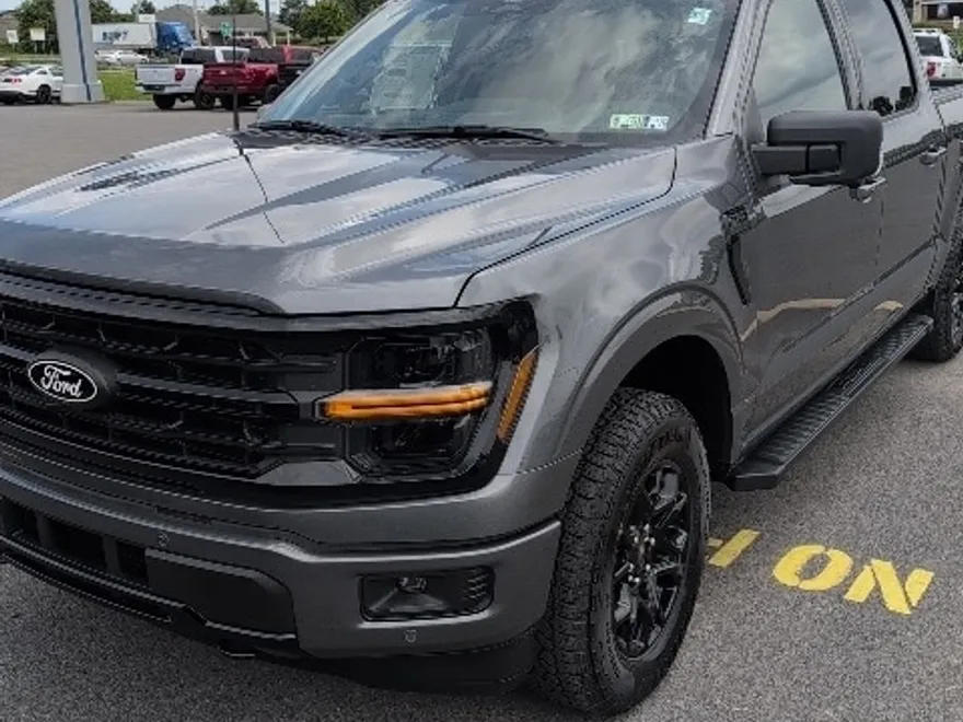 2025 Ford F-150 XLT photo 1