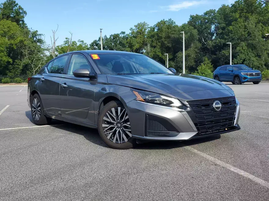 2023 Nissan Altima 2.5 SV photo 1