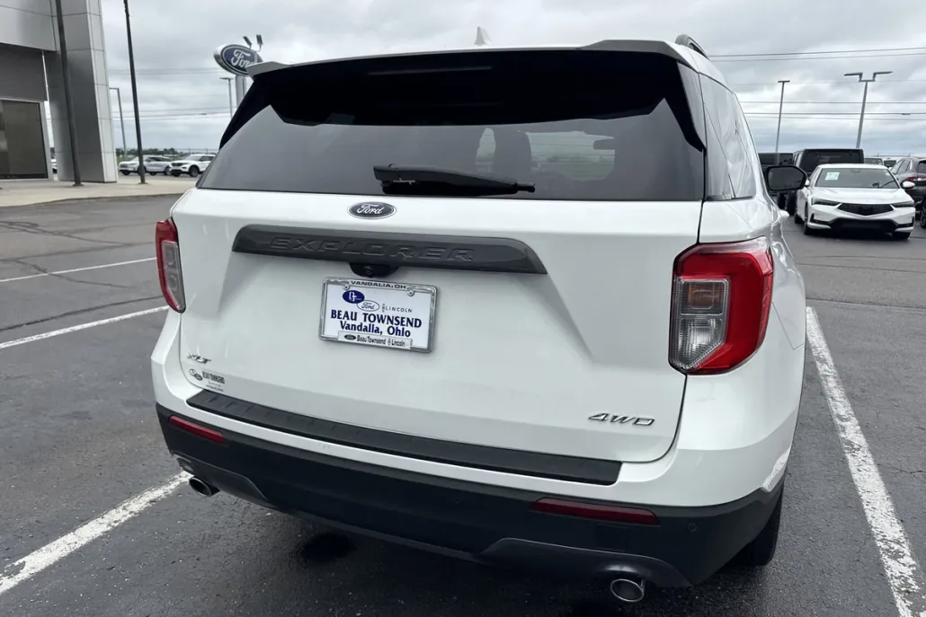 2022 Ford Explorer XLT photo 1