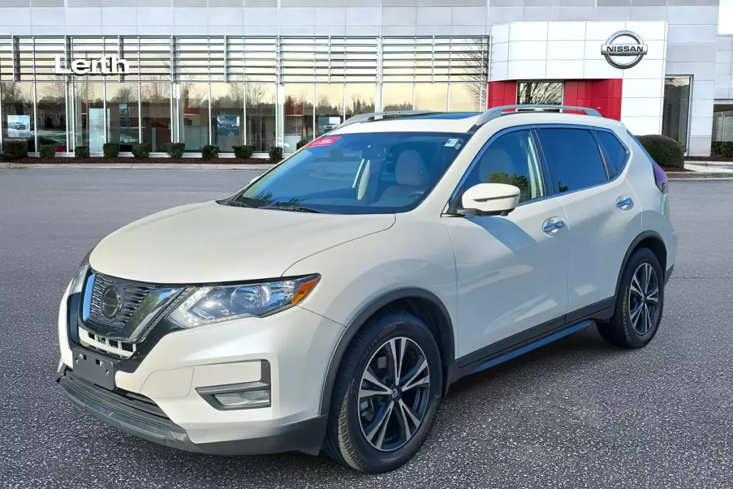 2020 Nissan Rogue SV photo 1