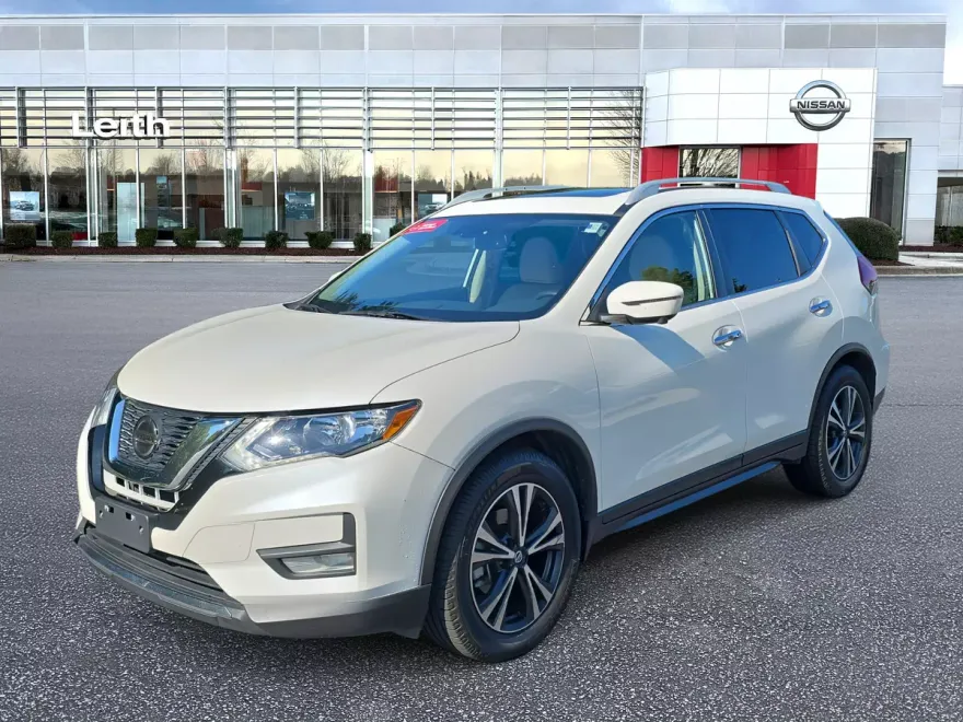 2020 Nissan Rogue SV photo 1