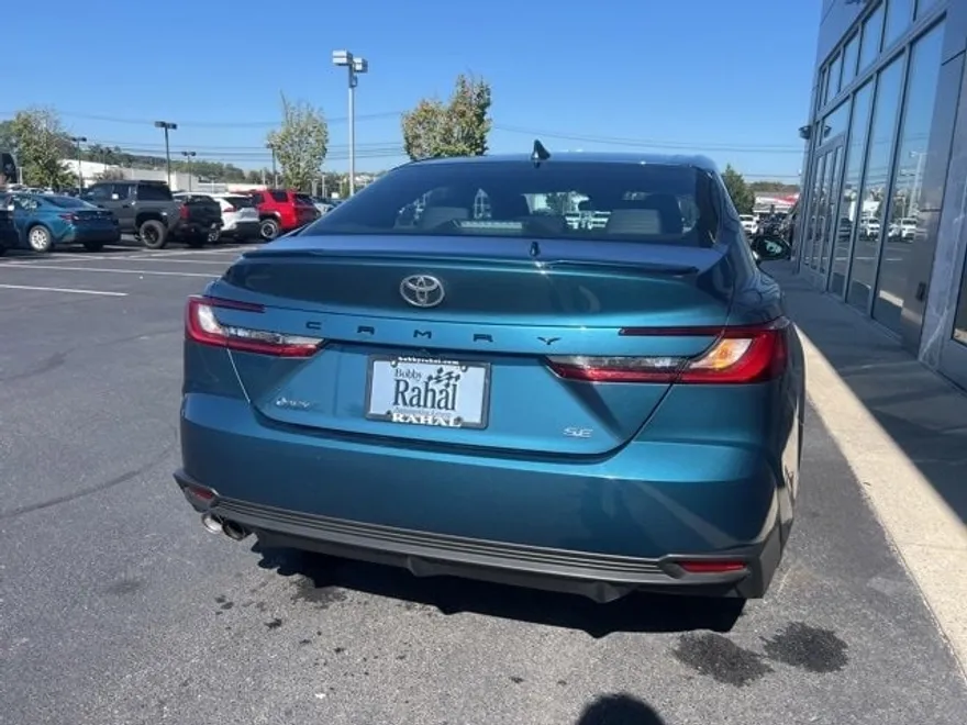 2025 Toyota Camry SE photo 1