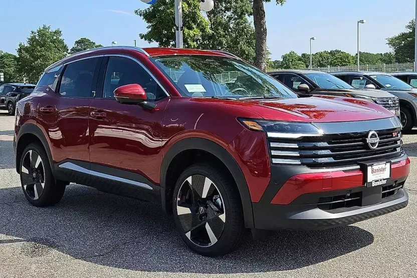 2025 Nissan Kicks SR photo 1