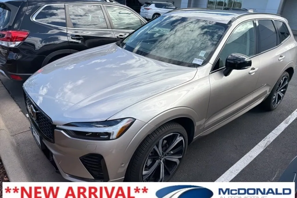 2025 Volvo XC60 B5 photo 1