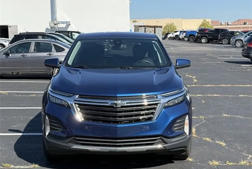 2023 Chevrolet Equinox LT photo 1