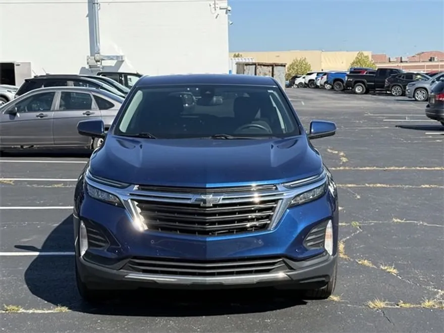 2023 Chevrolet Equinox LT photo 1