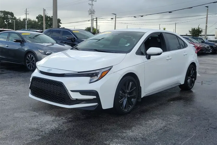 2025 Toyota Corolla SE photo 1