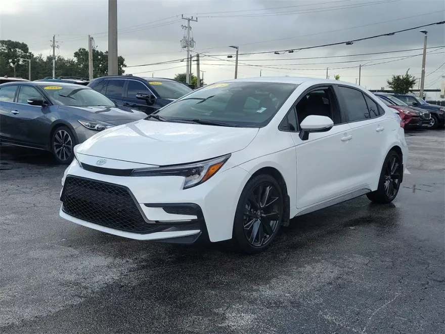 2025 Toyota Corolla SE photo 1