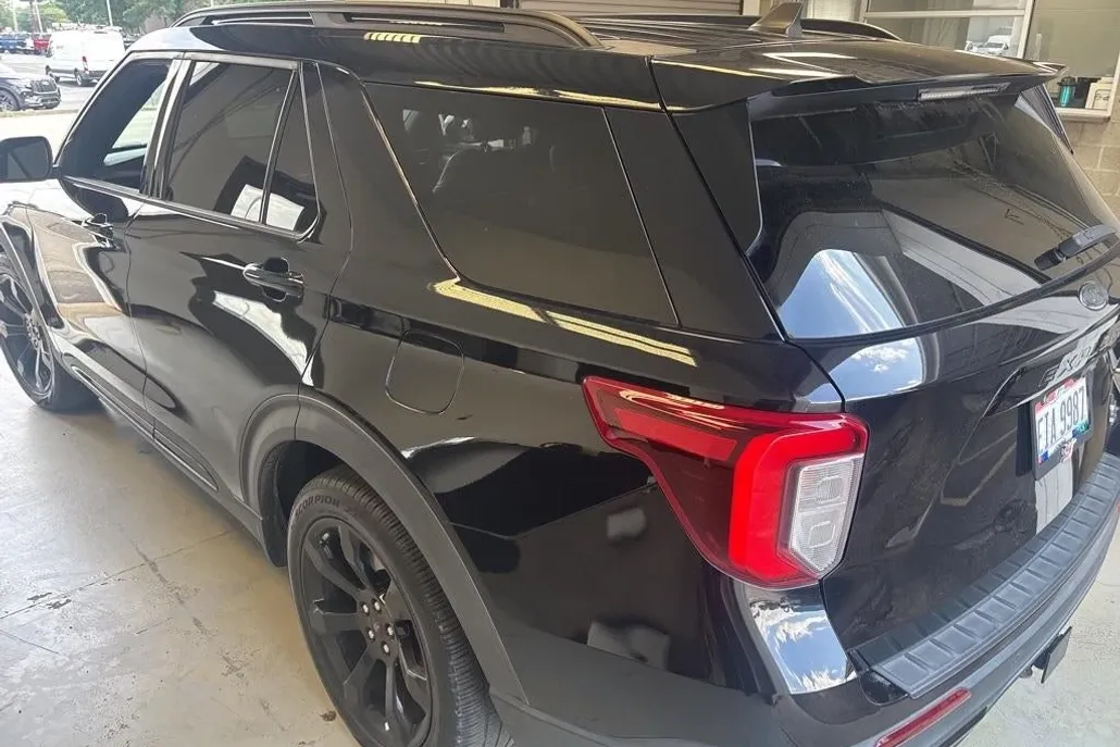 2021 Ford Explorer ST photo 1