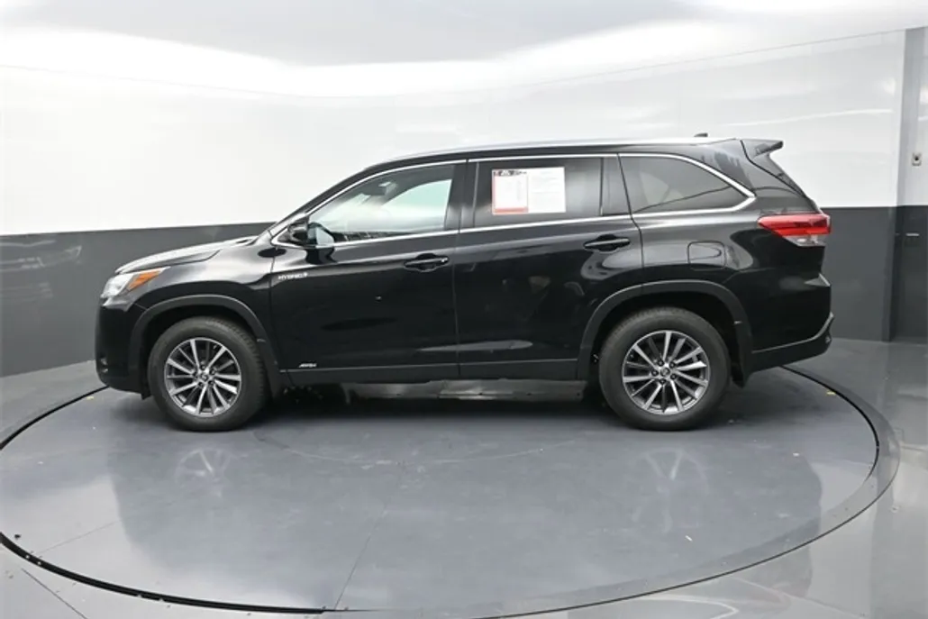 2019 Toyota Highlander Hybrid XLE photo 1