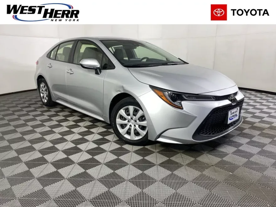 2022 Toyota Corolla LE photo 1