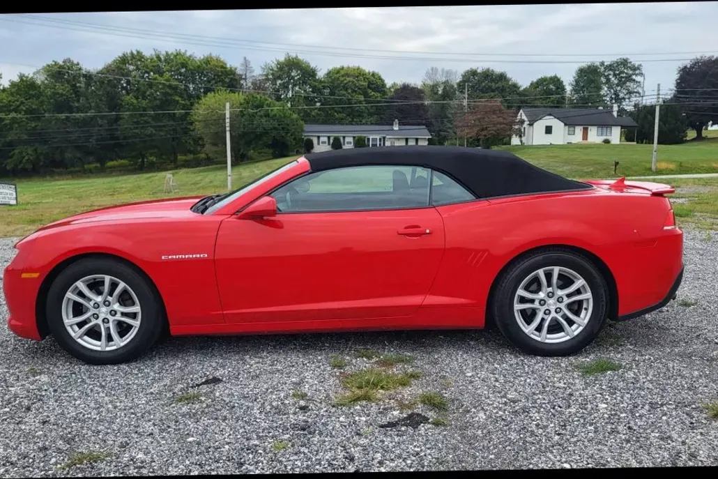 2015 Chevrolet Camaro 1LT photo 1