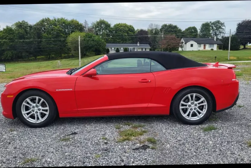 2015 Chevrolet Camaro 1LT photo 1