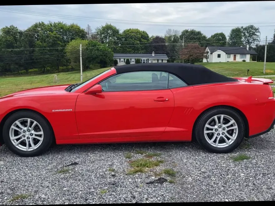 2015 Chevrolet Camaro 1LT photo 1