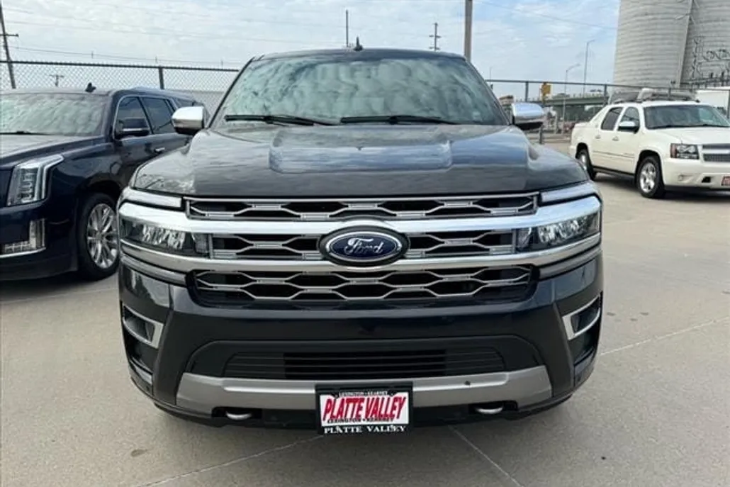 2022 Ford Expedition MAX Platinum photo 1