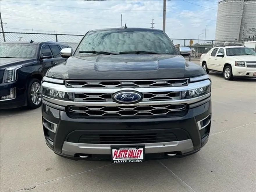 2022 Ford Expedition MAX Platinum photo 1