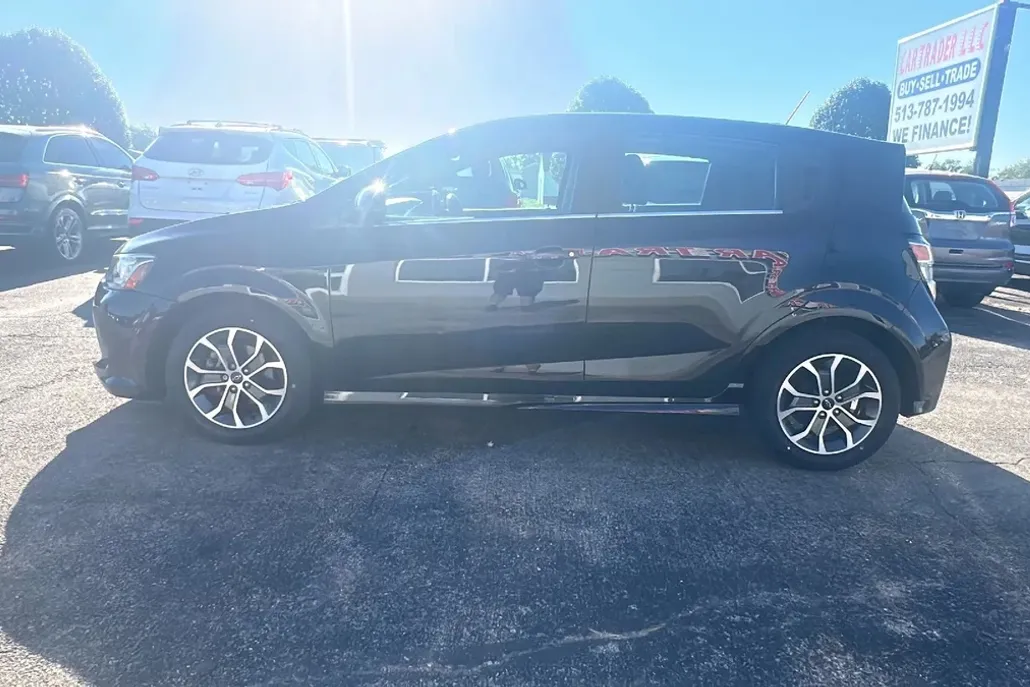 2018 Chevrolet Sonic LT photo 1
