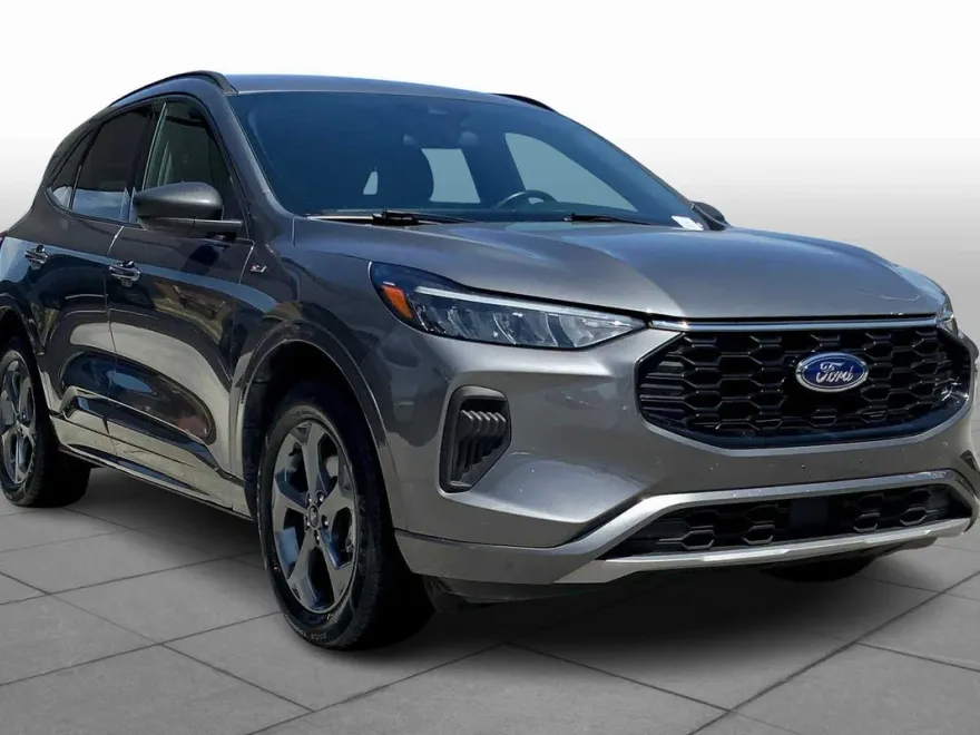 2024 Ford Escape ST-Line photo 1