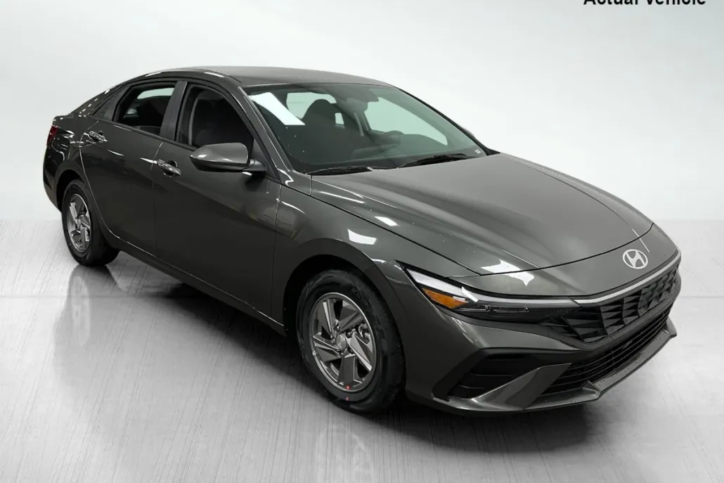 2025 Hyundai Elantra SE photo 1