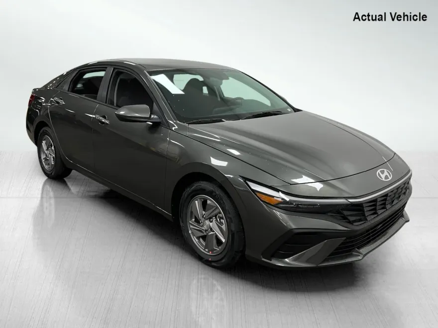 2025 Hyundai Elantra SE photo 1