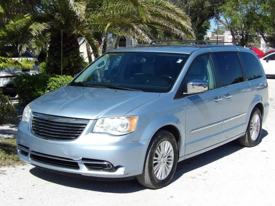 2012 Chrysler Town & Country Limited photo 1