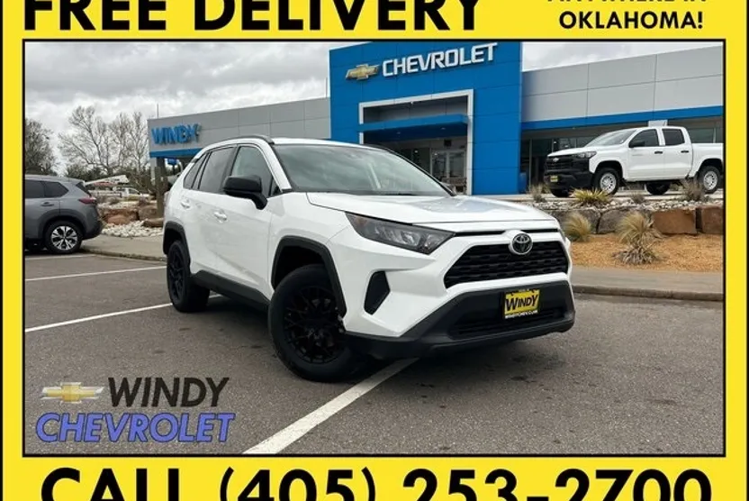 2021 Toyota RAV4 LE photo 1