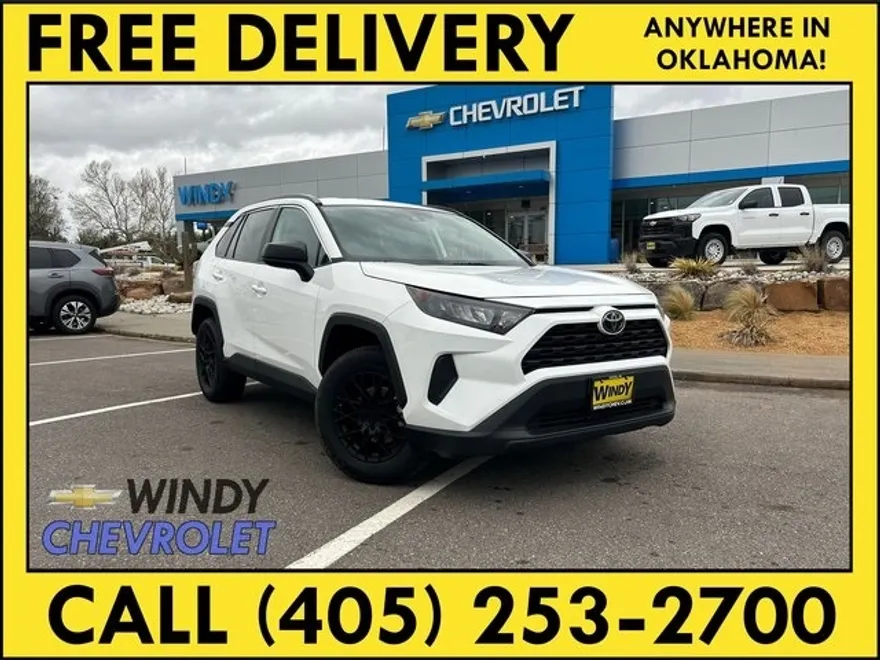 2021 Toyota RAV4 LE photo 1