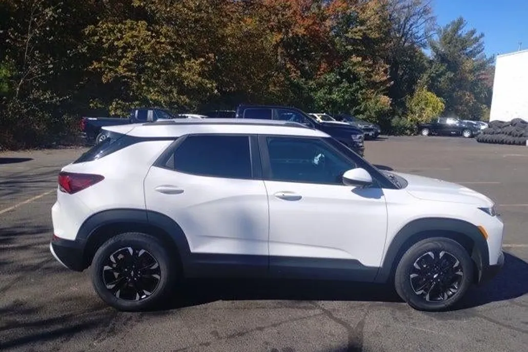 2022 Chevrolet Trailblazer LT photo 1