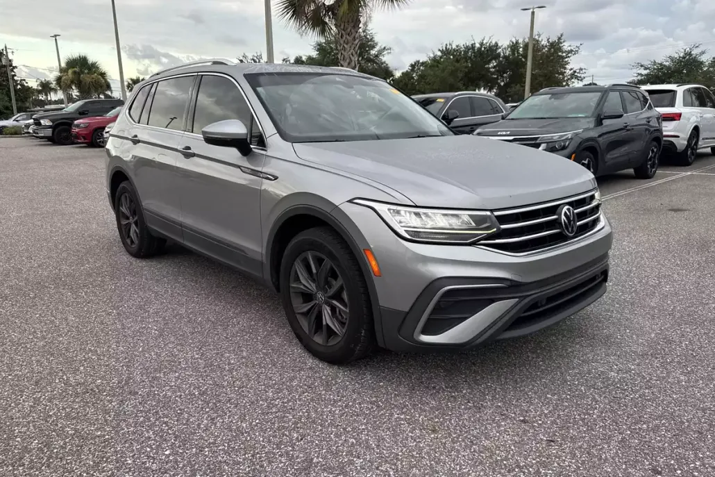 2022 Volkswagen Tiguan SE photo 1
