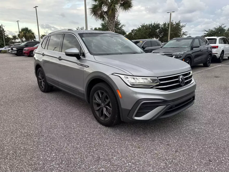 2022 Volkswagen Tiguan SE photo 1