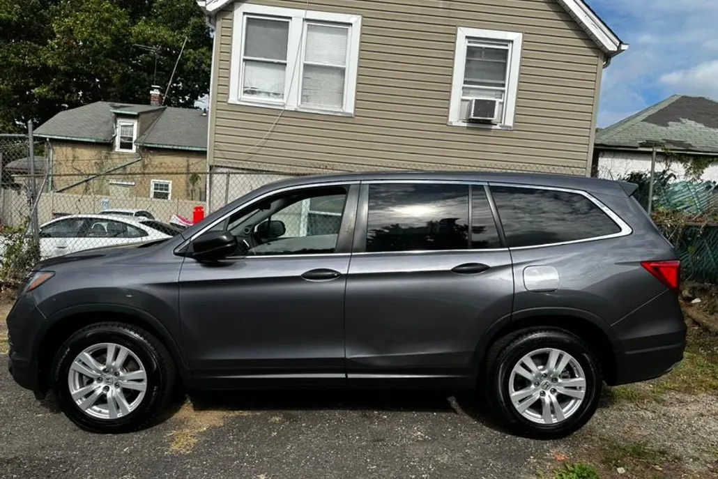 2018 Honda Pilot LX photo 1