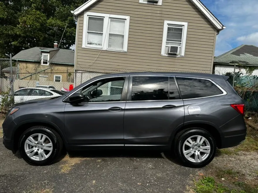 2018 Honda Pilot LX photo 1